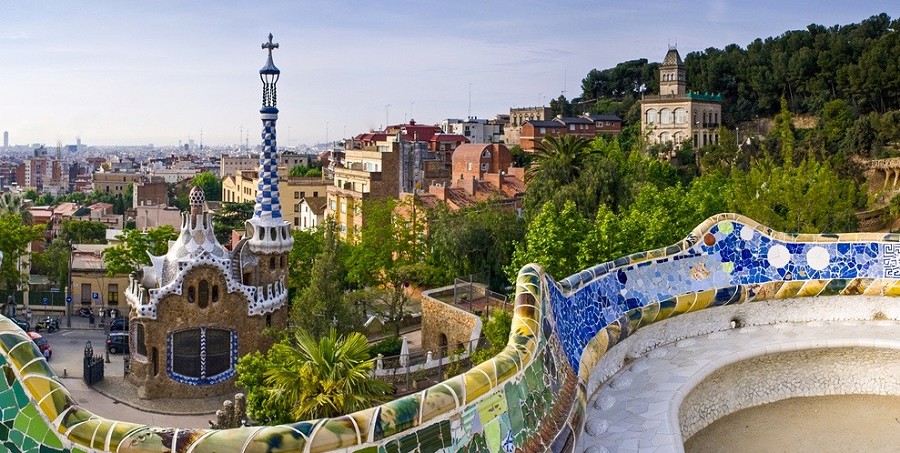 The mosaic benches in Parc Guell